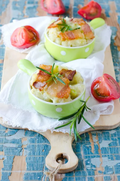 Mashed potatoes with cabbage and bacon — Stock Photo, Image