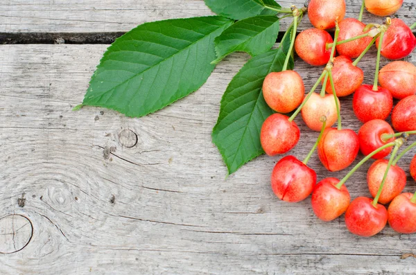 Fresh cherries — Stock Photo, Image