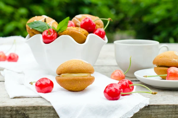 Whoopi with cream and cherries — Stock Photo, Image