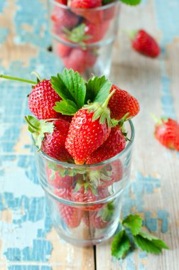 bir kase taze çilek