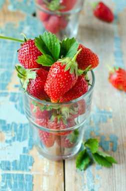 bir kase taze çilek