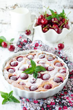 Kiraz ile süzme peynir pasta