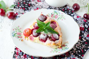 Kiraz ile süzme peynir pasta