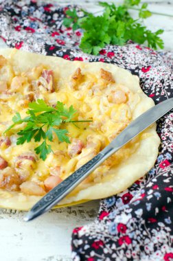 sosis ve peynir ile tart