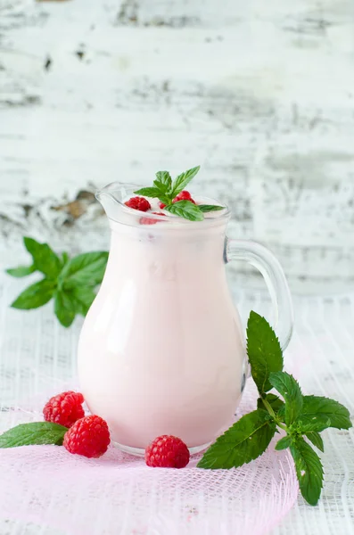 Iogurte caseiro com framboesas — Fotografia de Stock