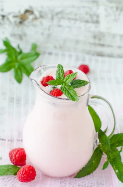Melk cocktail met framboos — Stockfoto