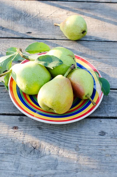 Fresh pears on a plate — Stock Photo, Image