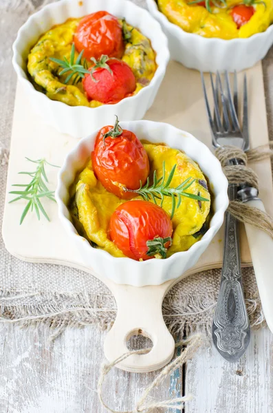 Omelet with tomatoes — Stock Photo, Image