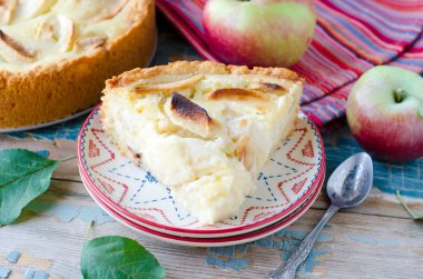 Elmalı pasta krema dolgulu