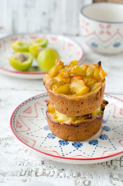 Muffins with plums — Stock Photo, Image