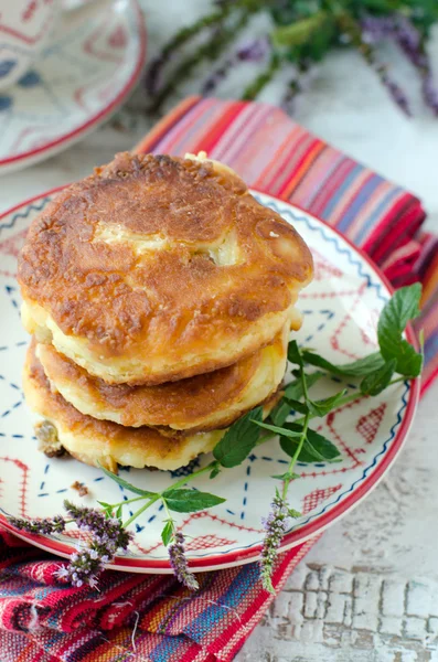 Cheese pancakes with vanilla and raisins — Stock Photo, Image