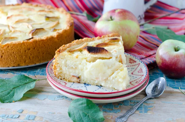 Apple pie with cream filling — Stock Photo, Image