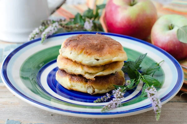 Pannkakor med äpplen — Stockfoto