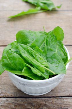 bir kase taze ıspanak