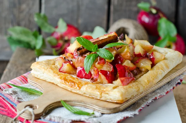 Torta de maçã com canela — Fotografia de Stock