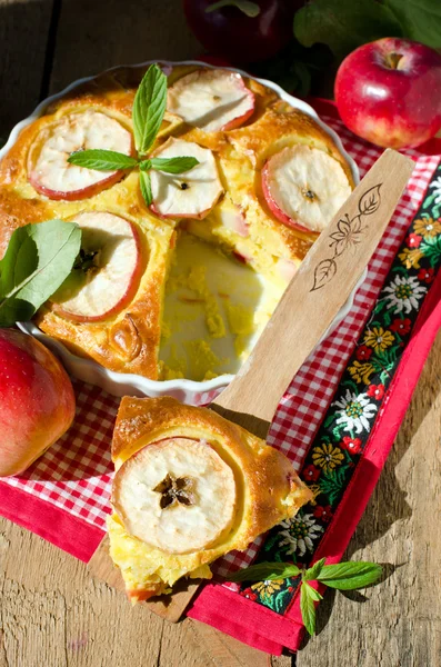 Torta di mele con cannella — Foto Stock