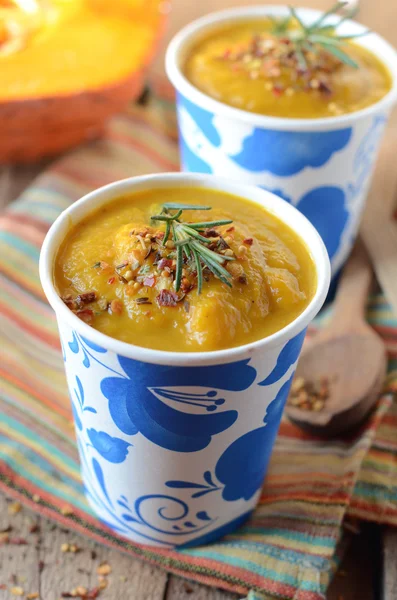 Soupe à la crème de citrouille au poivre et aux épices — Photo