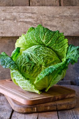 taze savoy lahana ahşap tablo