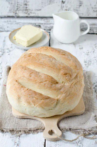 Zelfgemaakte ronde brood — Stockfoto