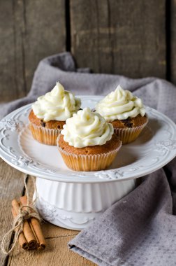 krem peynirli çörekler