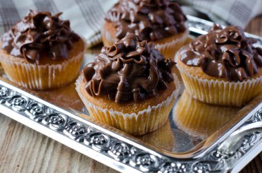 ile krem çikolata Cupcakes