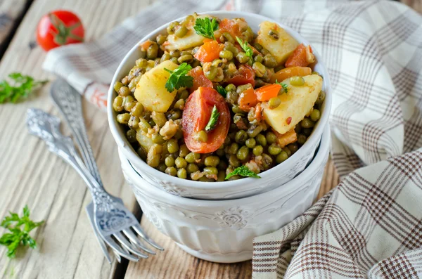 ムング豆と野菜の煮込み — ストック写真