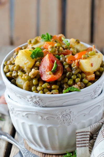 Mung beans stewed with vegetables — Stock Photo, Image