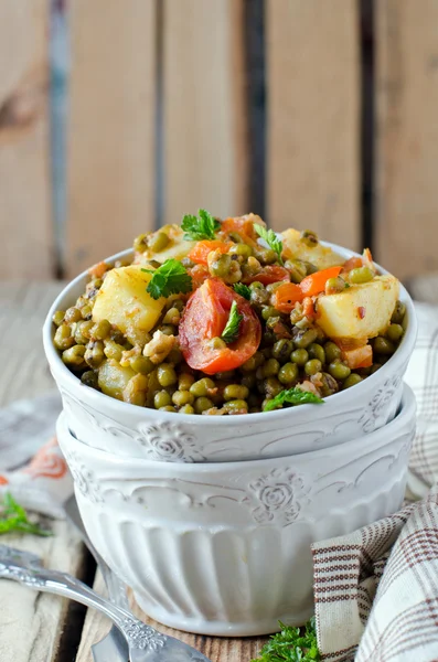 Mung beans stewed with vegetables — Stock Photo, Image