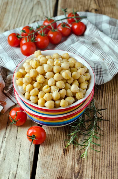 Boiled chickpeas in a bowl — Stock Photo, Image