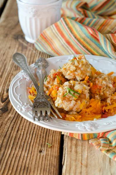 Meatballs stewed with vegetables — Stock Photo, Image