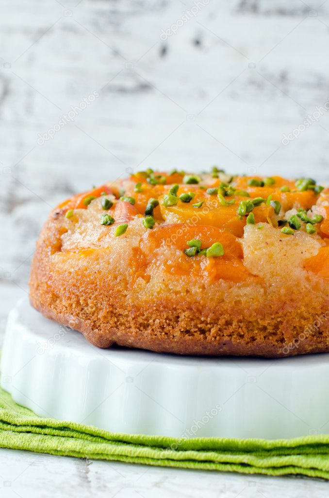 アプリコットのパイとピスタチオ ストック写真 C Teleginatania