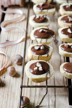 Çikolatalı ve fındıklı kurabiye