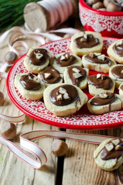 Çikolatalı ve fındıklı Noel kurabiyeleri.