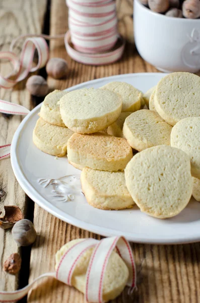 Biscuits aux noix sur une assiette — Photo