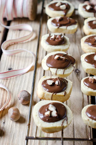 Sušenky s čokoládou a ořechy — Stock fotografie