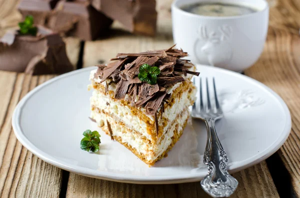 Sponge cake with cream and chocolate — Stock Photo, Image