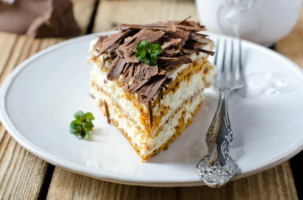 Sponge cake with cream and chocolate — Stock Photo, Image