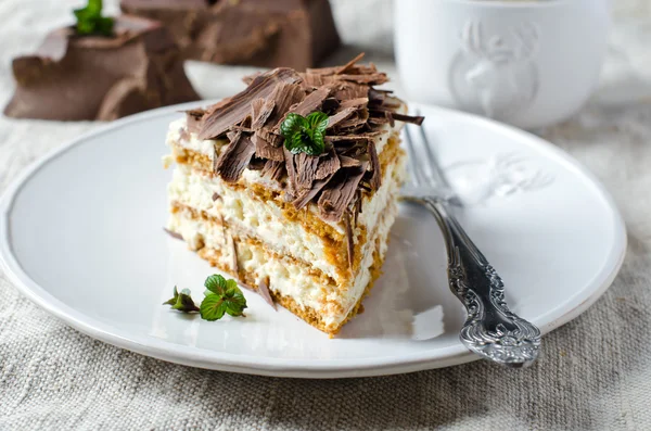 Sponge cake with cream and chocolate — Stock Photo, Image