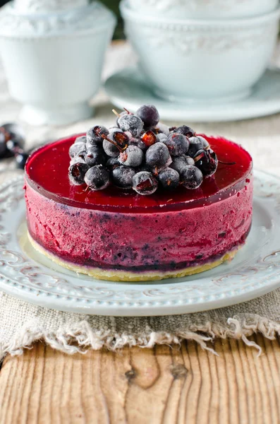 Tarta de queso de baya en un plato — Foto de Stock