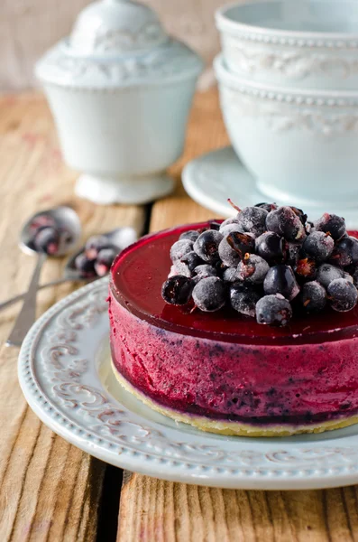 Berry cheesecake op een plaat — Stockfoto