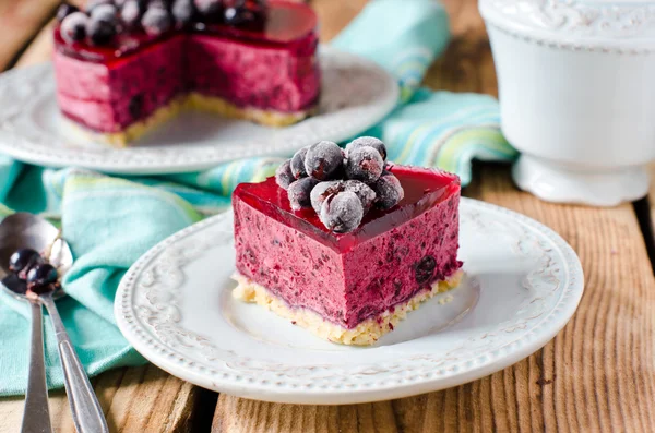Berry cheesecake op een plaat — Stockfoto