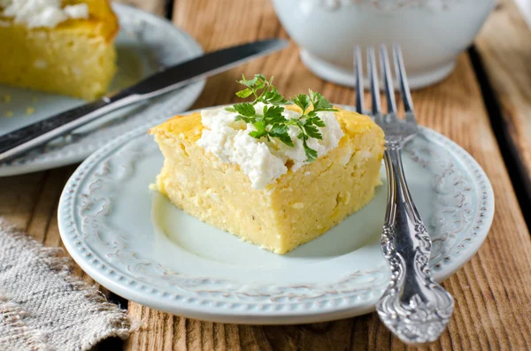 Cheese pie on a plate on a wooden table — Stock Photo, Image
