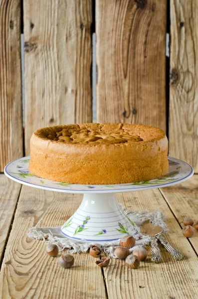 Gâteau éponge aux noix — Photo
