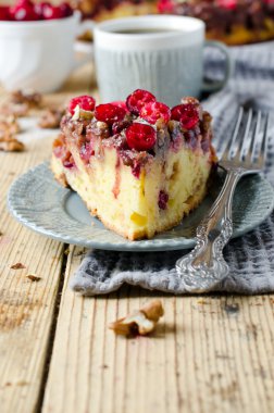 Kızılcık ve ceviz ile pasta