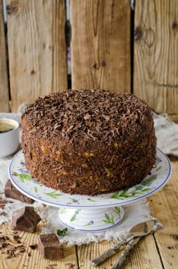 Kremalı ve çikolatalı kek.