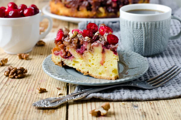 Cake with cranberries and walnuts — Stock Photo, Image