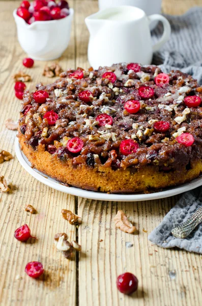 Torta con mirtilli rossi e noci — Foto Stock