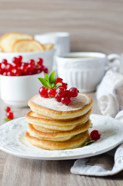 Pfannkuchen mit Beeren — Stockfoto