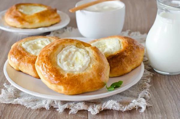 süzme peynir ile buns