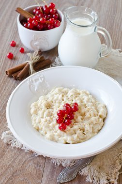 süt püresi çilek ile